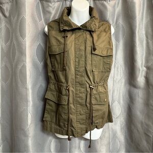 Olive green utility vest medium